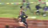 Amazing Video: 136Kg Football Player Anchors 4x100m Relay 