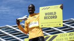 Emmanuel Wanyonyi smashes road world mile record with 3:54.56 in Germany
