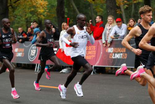 Eliud Kipchoge in new Nike Vaporfly running-shoe row
