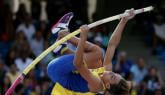 Video: 17-year-old Armand Duplantis clears 5.82m in New York to break his own world U20 record