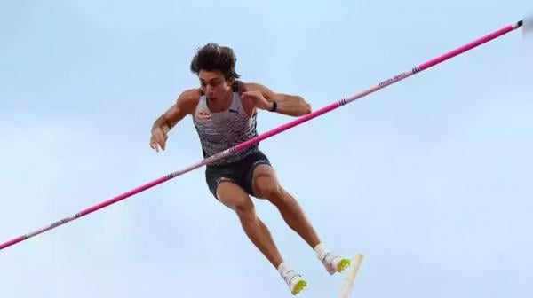Duplantis soars 6.24m to break his own world record in pole vault